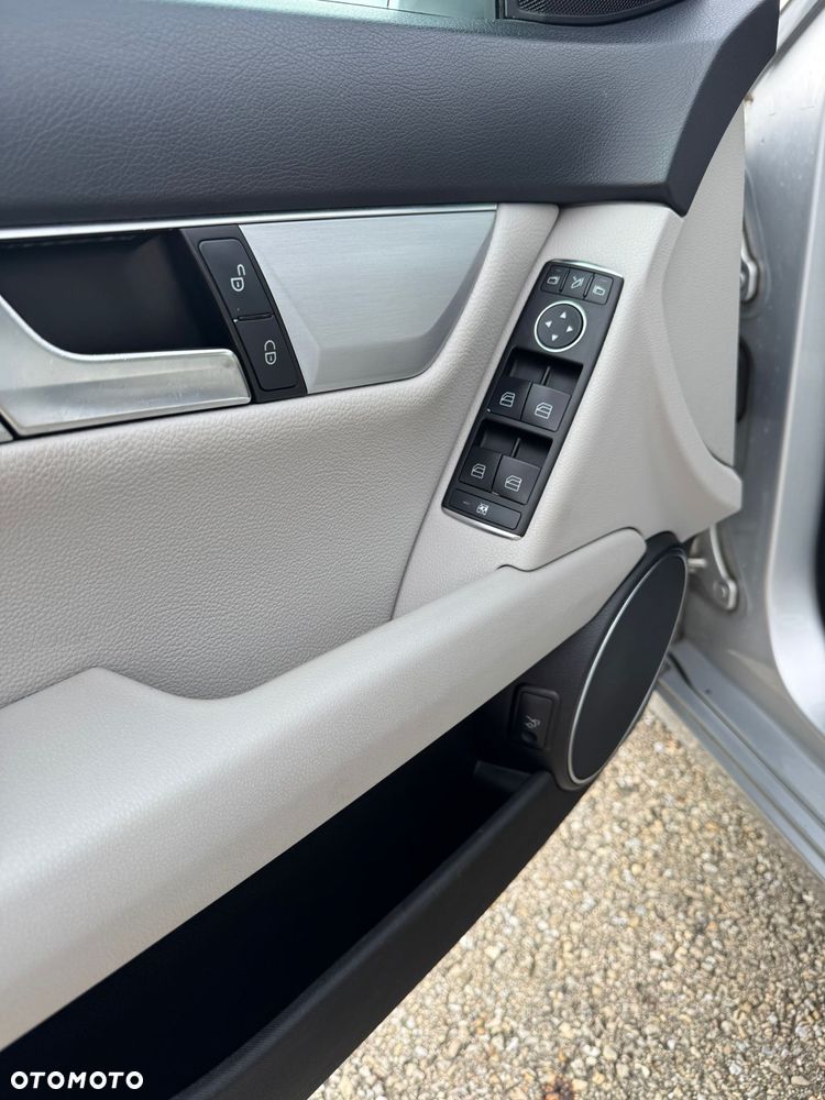Mercedes-Benz Klasa C 250 7G-TRONIC Avantgarde Edition - 15