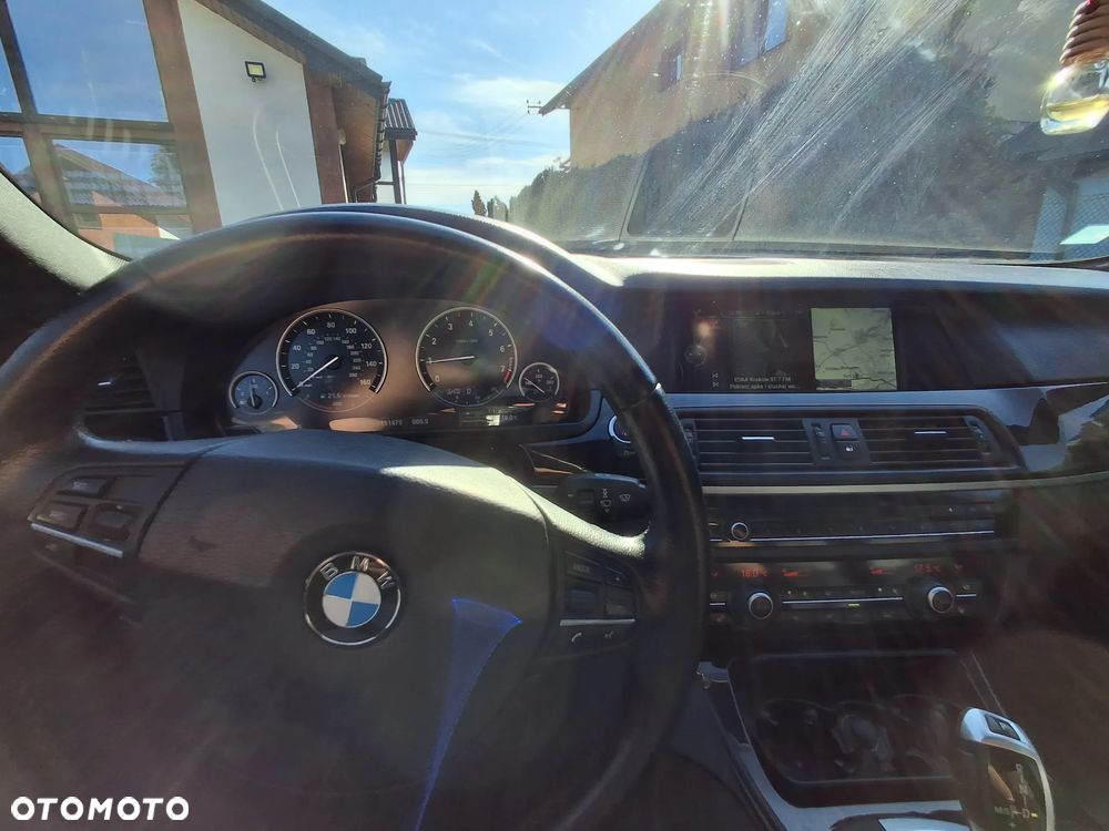BMW Seria 5 528i xDrive Luxury Line - 4