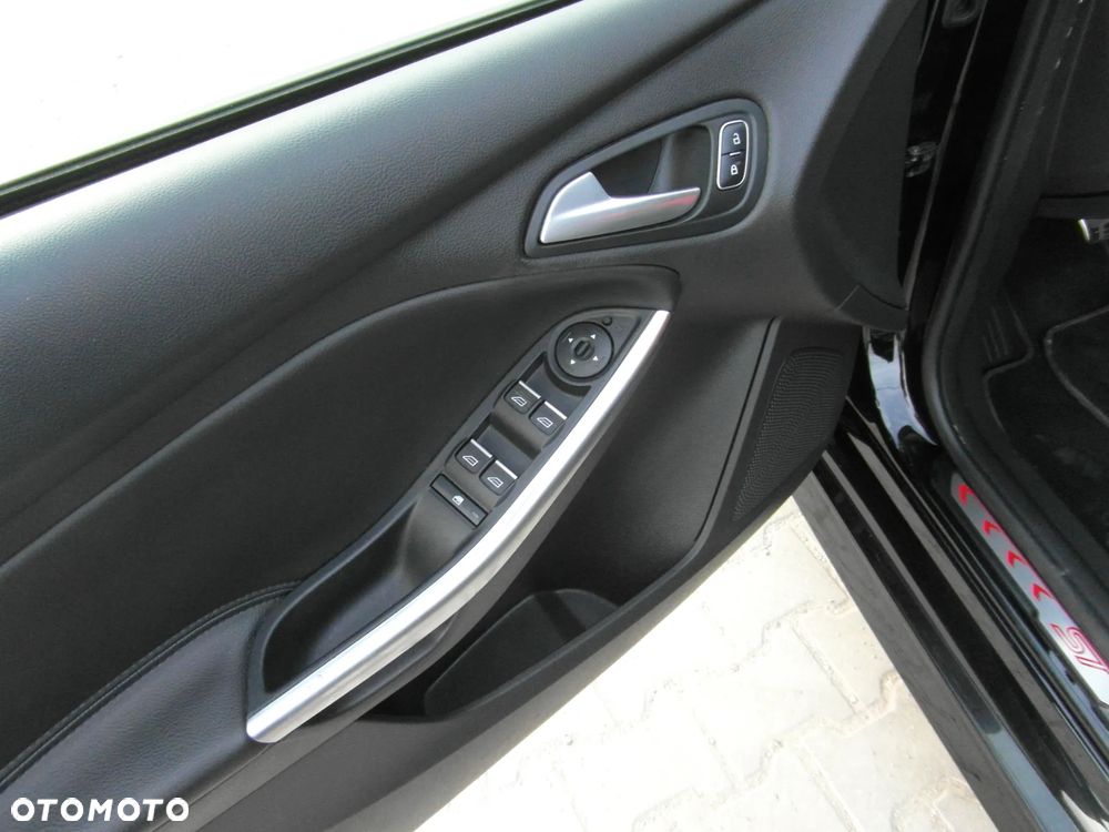 Ford Focus 2.0 EcoBoost ST mit Leder-Sport-Paket - 16