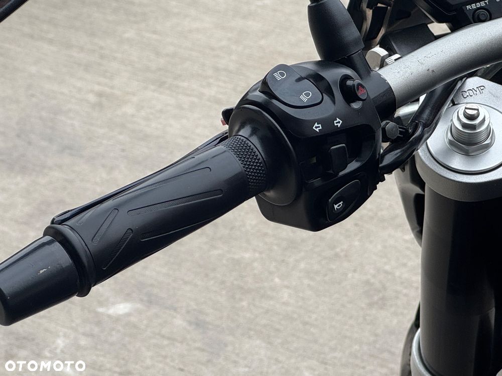 Yamaha FZ - 17
