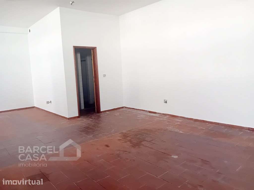 Loja c/ licença de comércio e serviços em Arcozelo - Barcelos - Grande imagem: 4/6