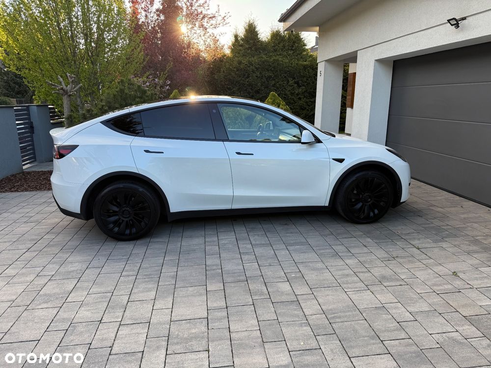 Tesla Model Y - 2