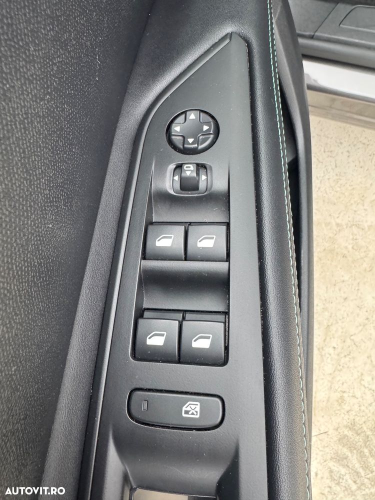 Peugeot 3008 PureTech 130 Stop & Start GPF EAT8 Allure - 31