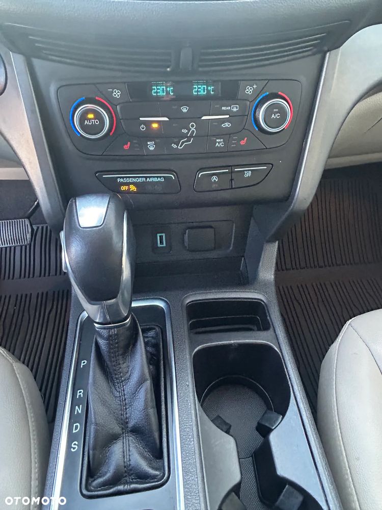 Ford Kuga - 12