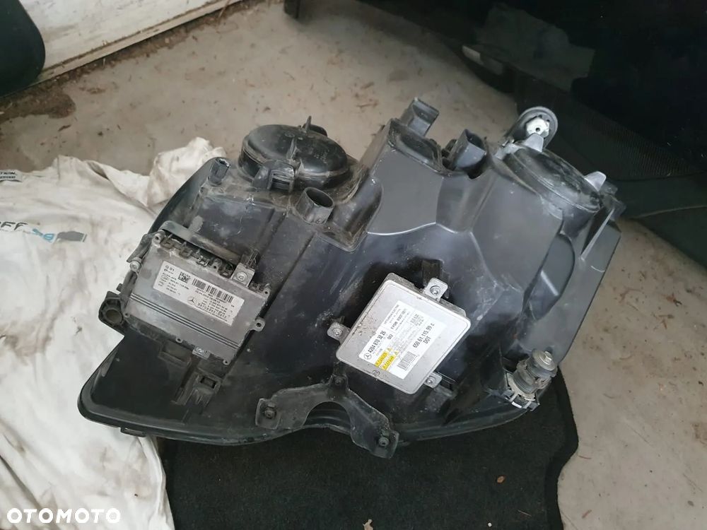 MERCEDES GLK X204 LAMPA BI-XENON PRAWY PRZÓD A2048207559 - 2
