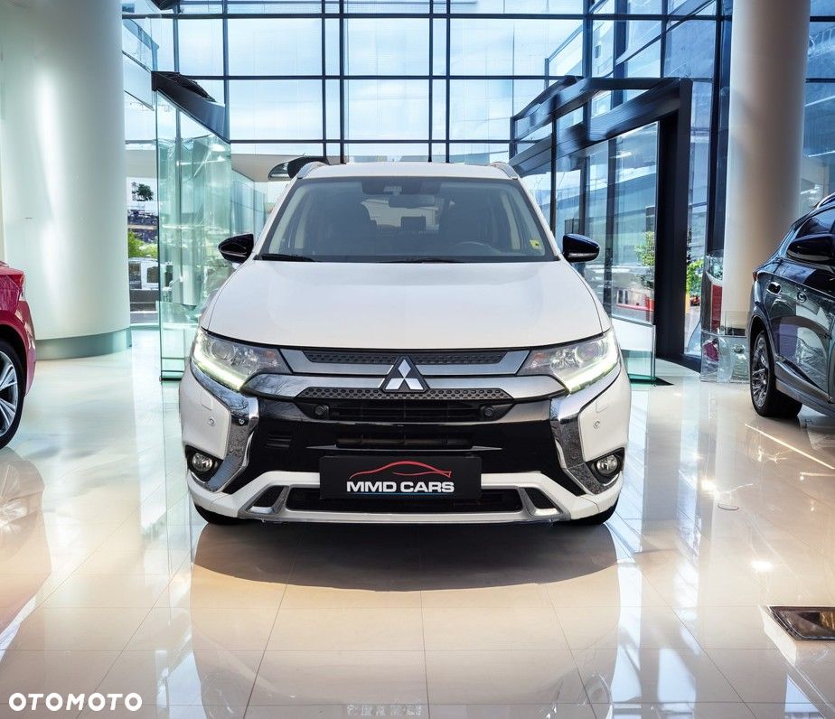 Mitsubishi Outlander - 2