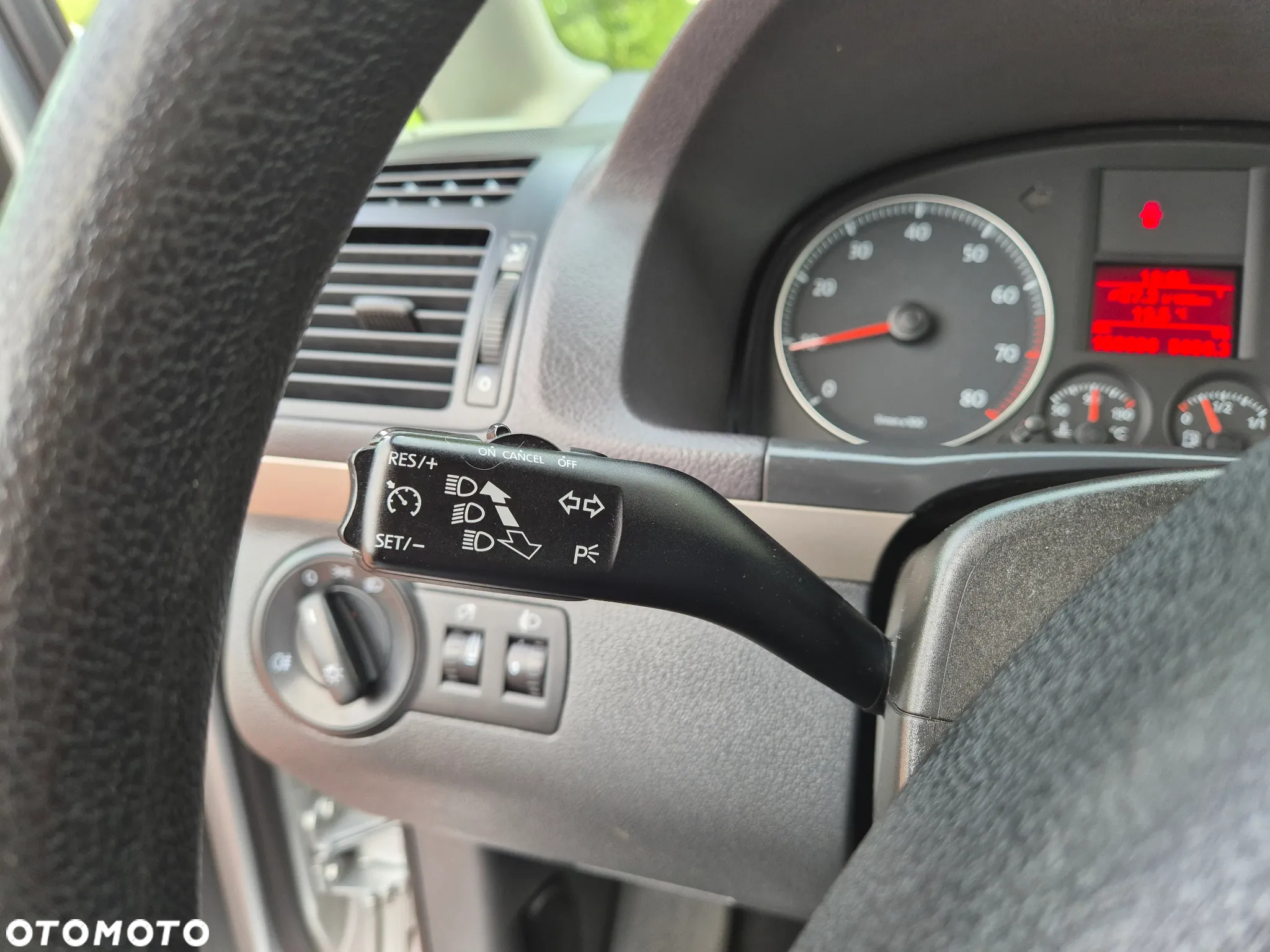 Volkswagen Touran 1.6 Conceptline - 28
