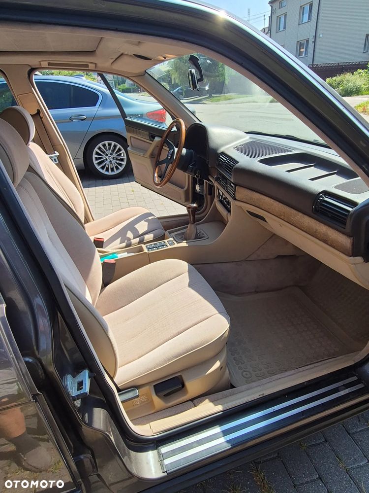 BMW Seria 7 730i - 8