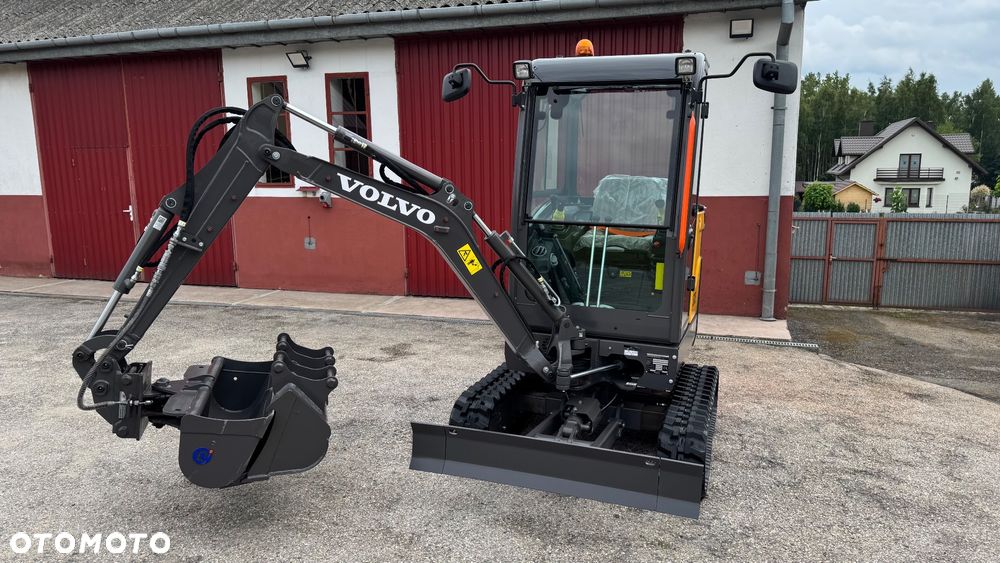 Volvo EXCAVATOR EC18E / rok 2025 / komplet 3 łyżek / skarpówka hydrauliczna / kupiona u dealera w Polsce / - 15