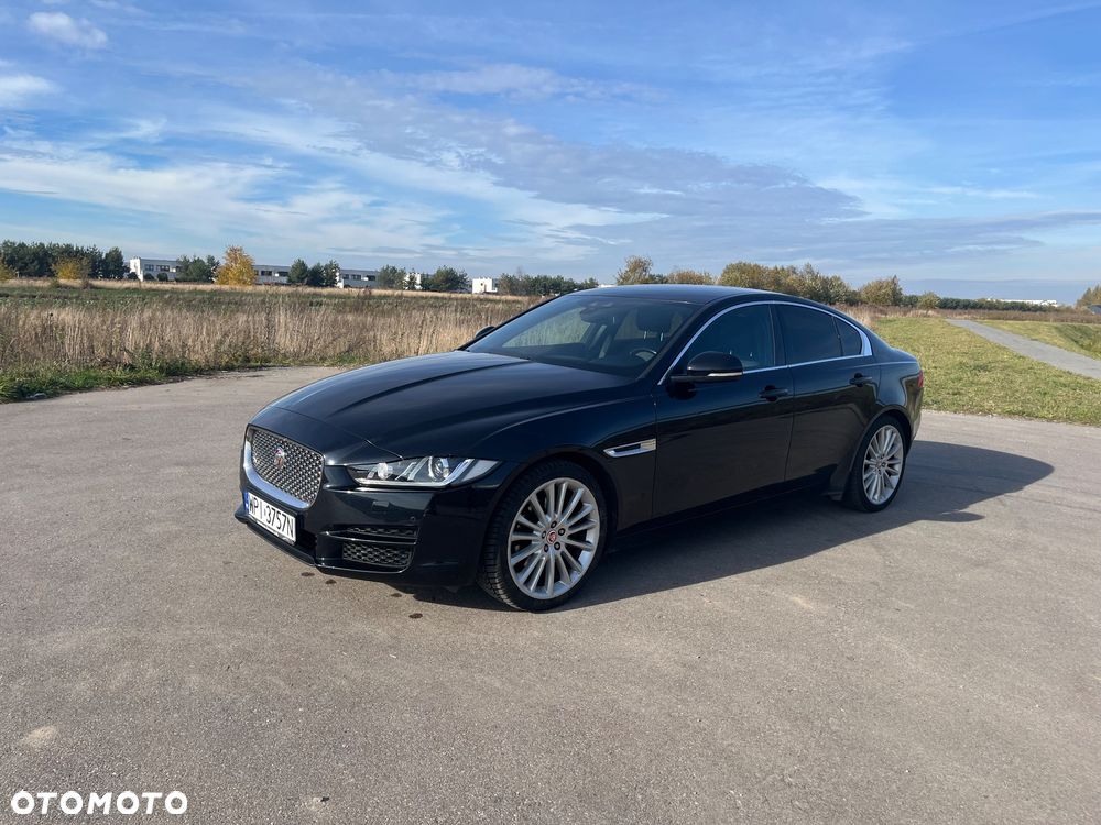 Jaguar XE 2.0 T Portfolio - 2