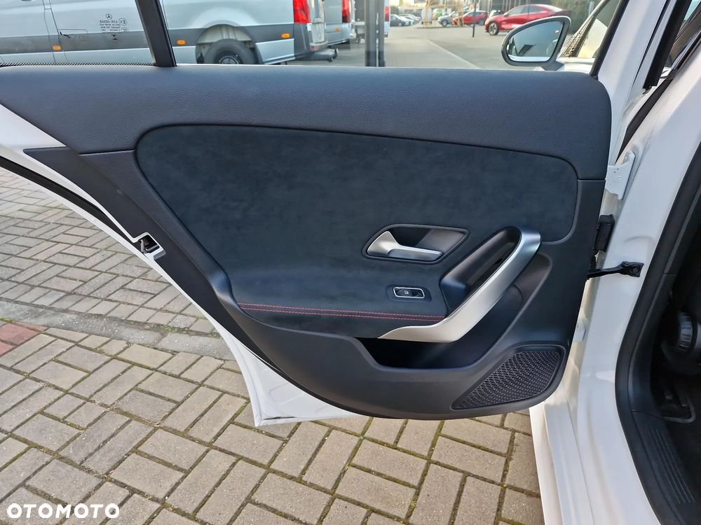 Mercedes-Benz Klasa A 220 4-Matic AMG Line 7G-DCT - 20