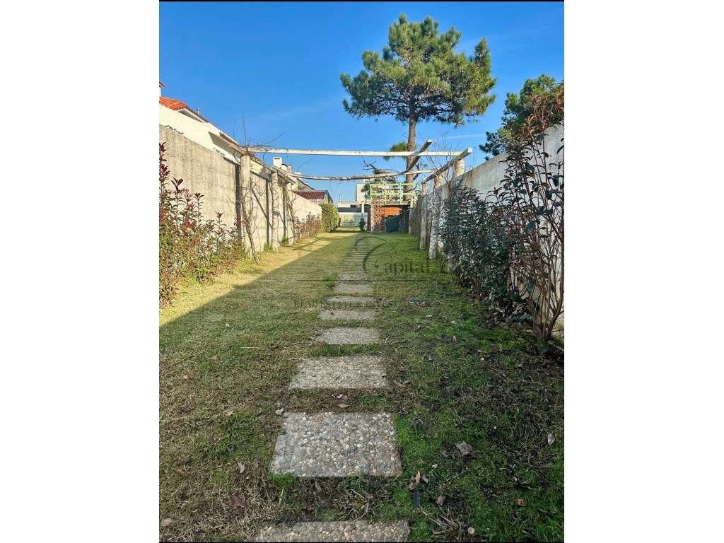 Vende-se Terreno com 450 m² para construção de moradia a 700 metros... - Grande imagem: 3/19