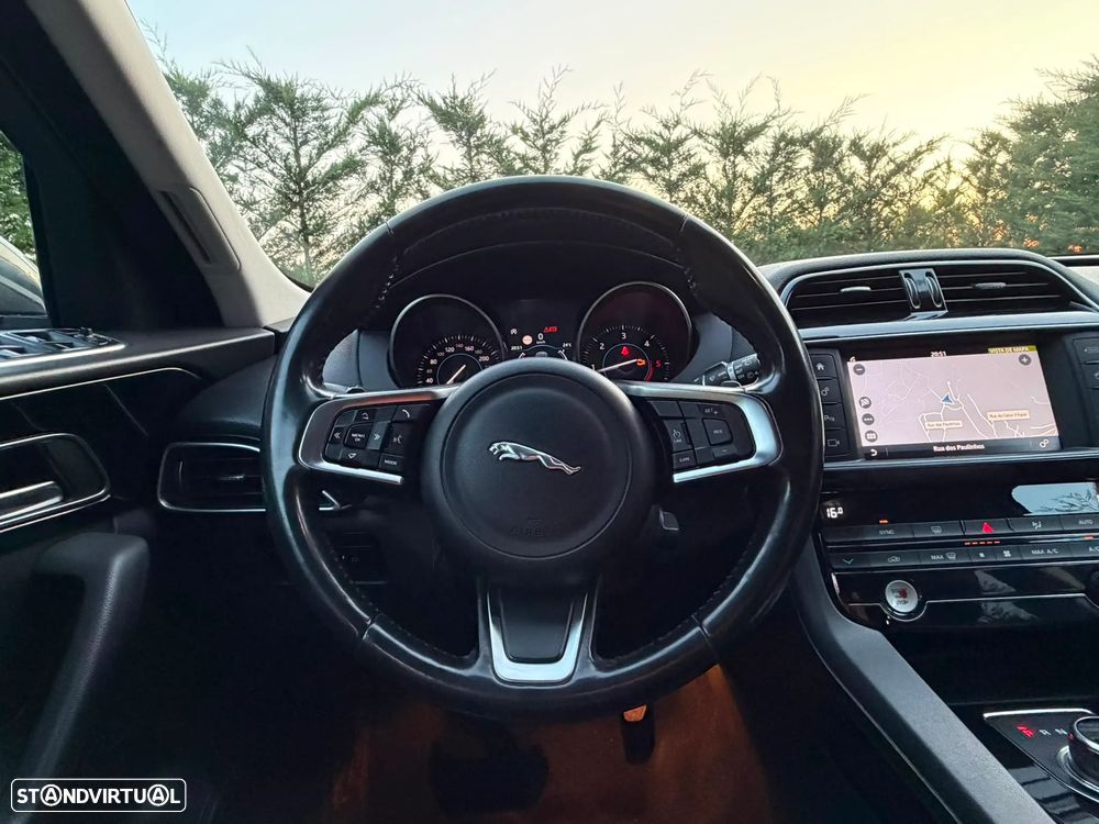 Jaguar F-Pace 2.0 i4D Prestige AWD Aut. - 12