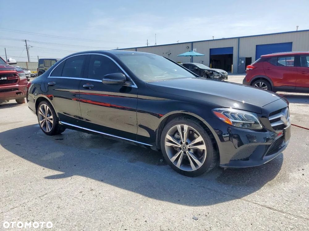 Mercedes-Benz Klasa C 300 9G-TRONIC - 2