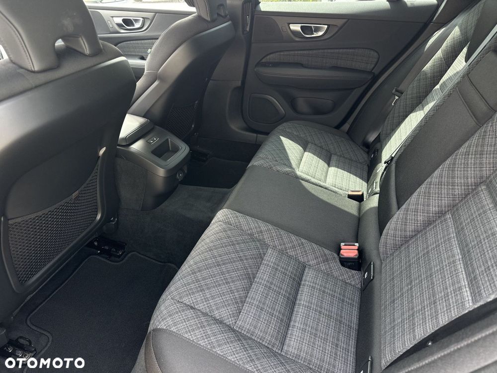Volvo V60 Cross Country - 13