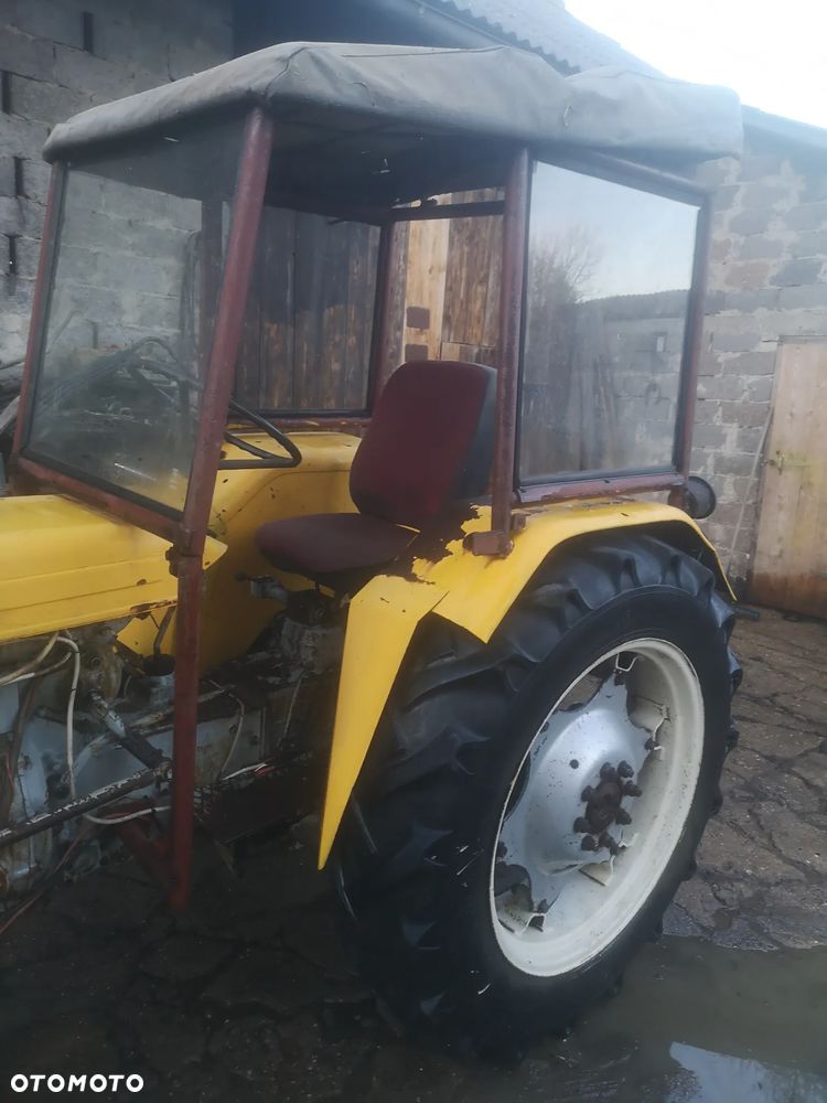 Sprzedam tył ciągnika C330 - 1