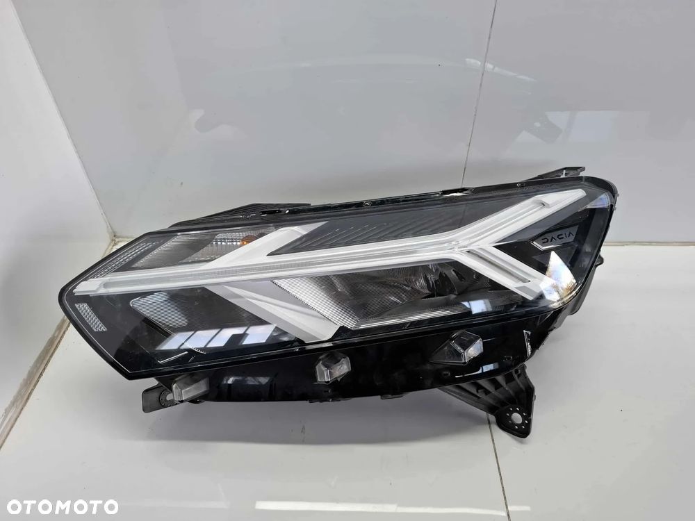 LAMPA BIAŁA  LED LEWA PRZEDNIA PRZÓD DACIA LOGAN III SANDERO 20- 2020- 260601750r - 1