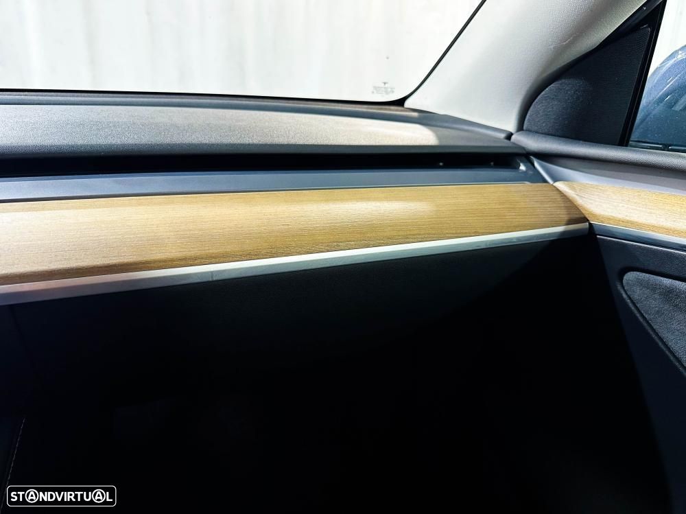Tesla Model Y Long Range Dual Motor AWD - 32