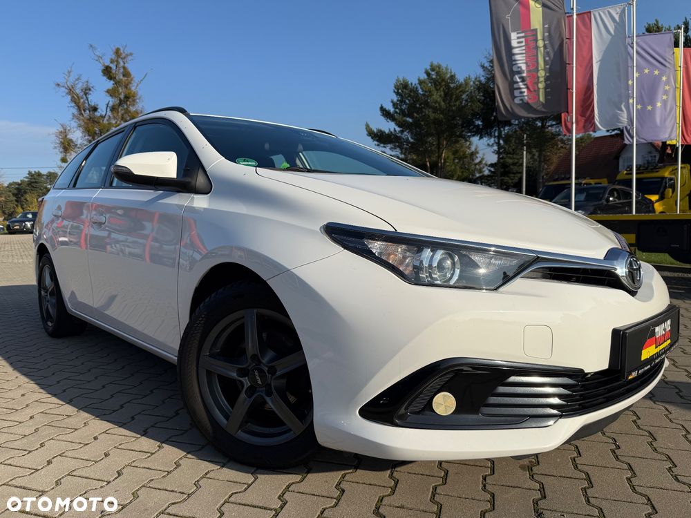 Toyota Auris 1.33 Dual-VVT-i Cool - 1