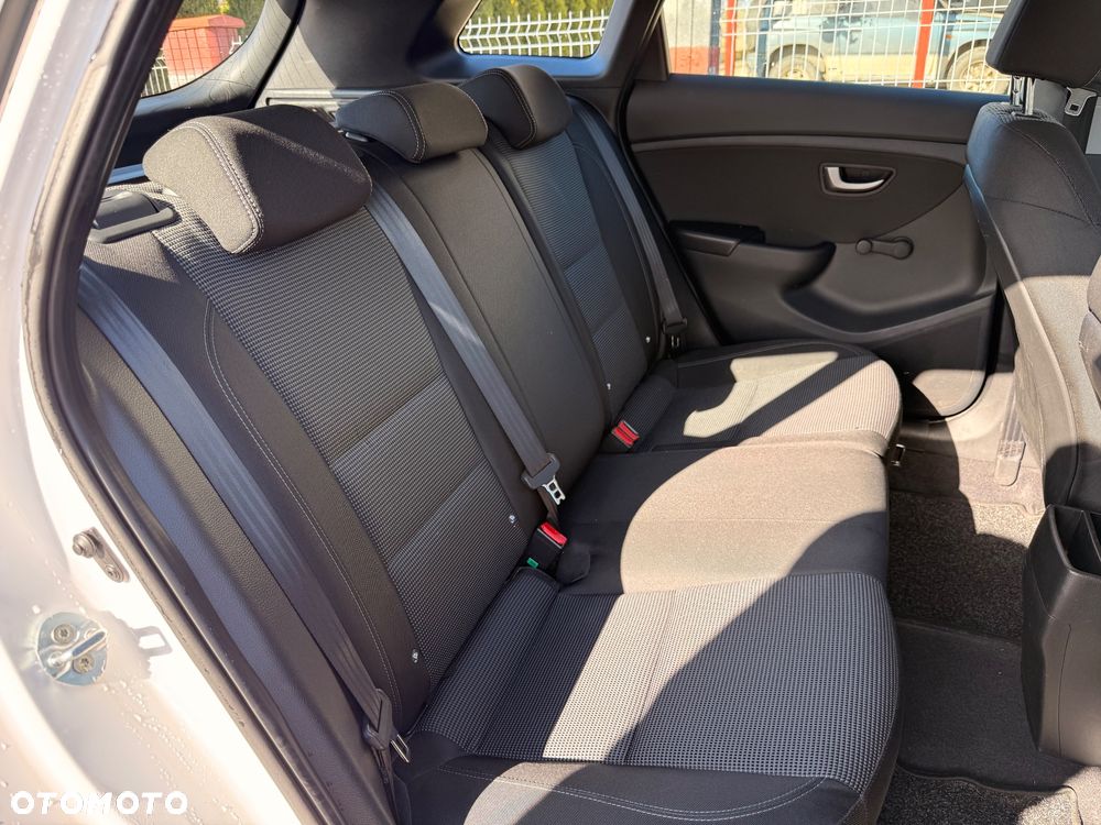 Hyundai i30 blue 1.6 CRDi Classic - 23