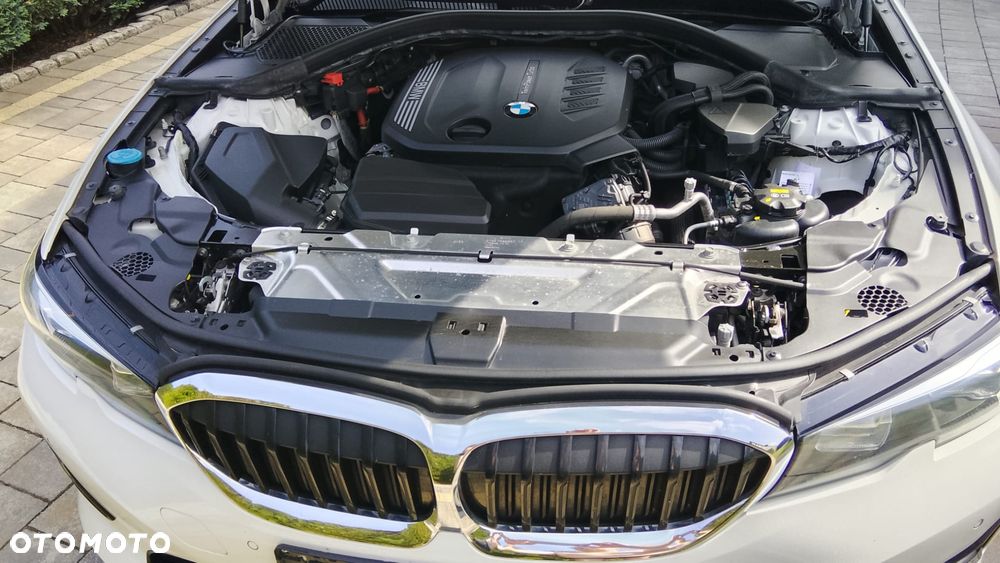 BMW Seria 3 320d Sport Line - 10