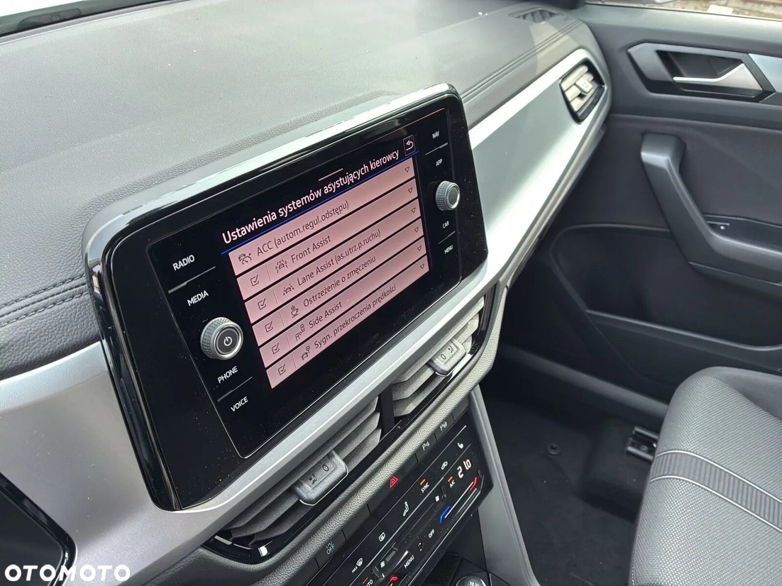 Volkswagen T-Roc - 15
