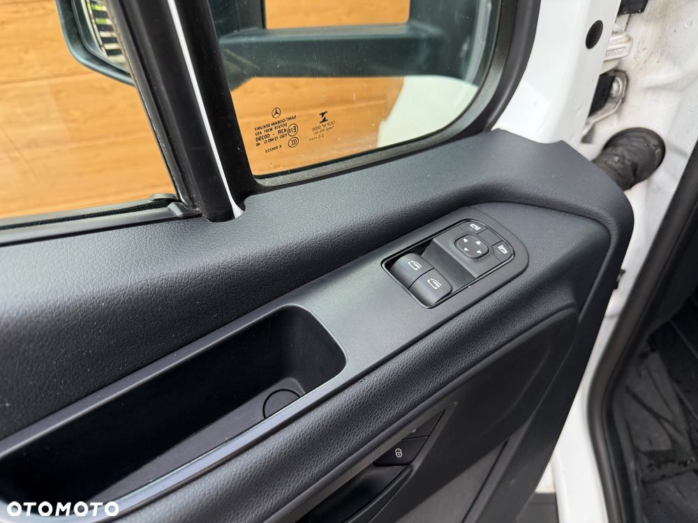 Mercedes-Benz SPRINTER - 25