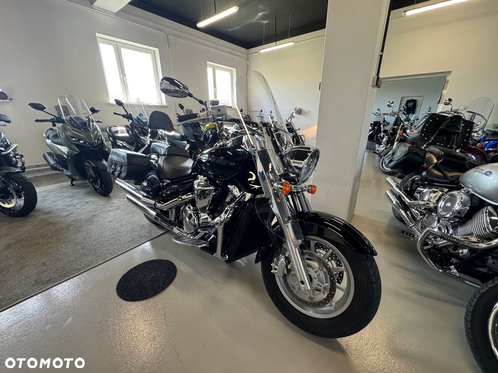 Suzuki Intruder - 3
