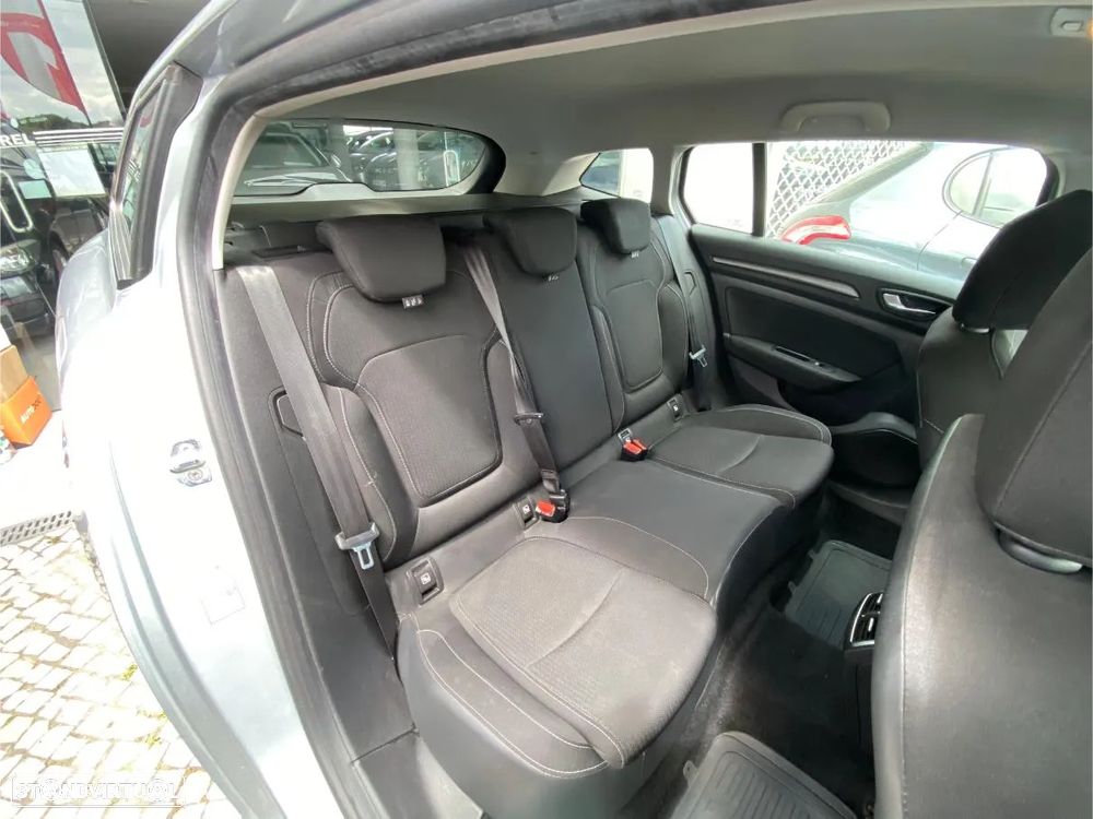 Renault Mégane Sport Tourer E-TECH Plug-in 160 INTENS - 14