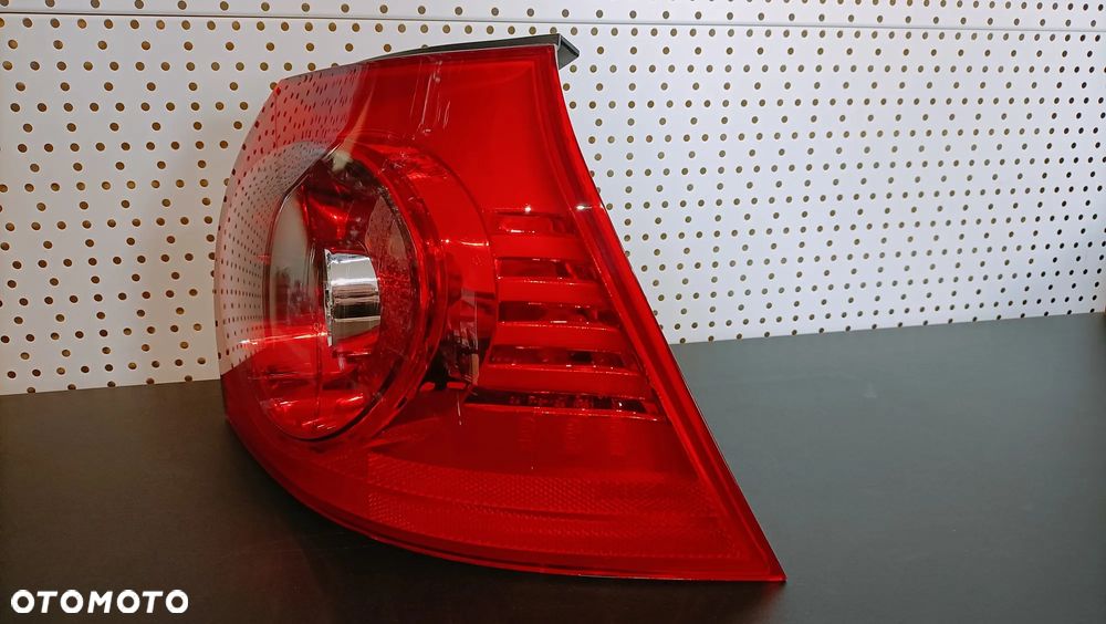 Lampa tylna prawa Volkswagen VW Golf 5 V HB '03-'09 - 2