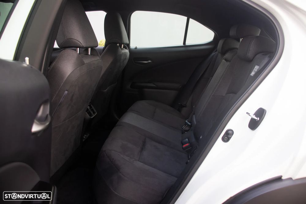 Lexus UX 300e - 14