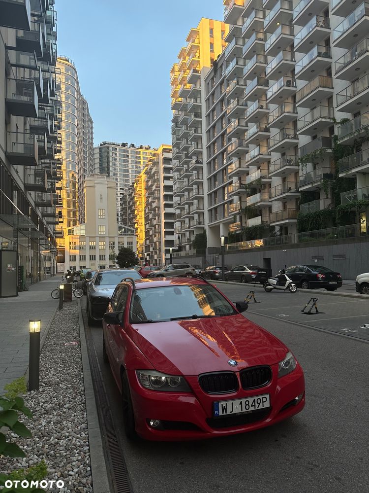 BMW Seria 3 320i Touring - 26