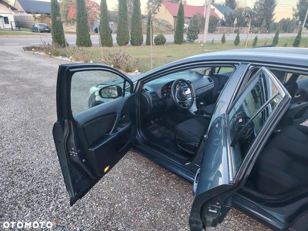 Toyota Avensis - 12