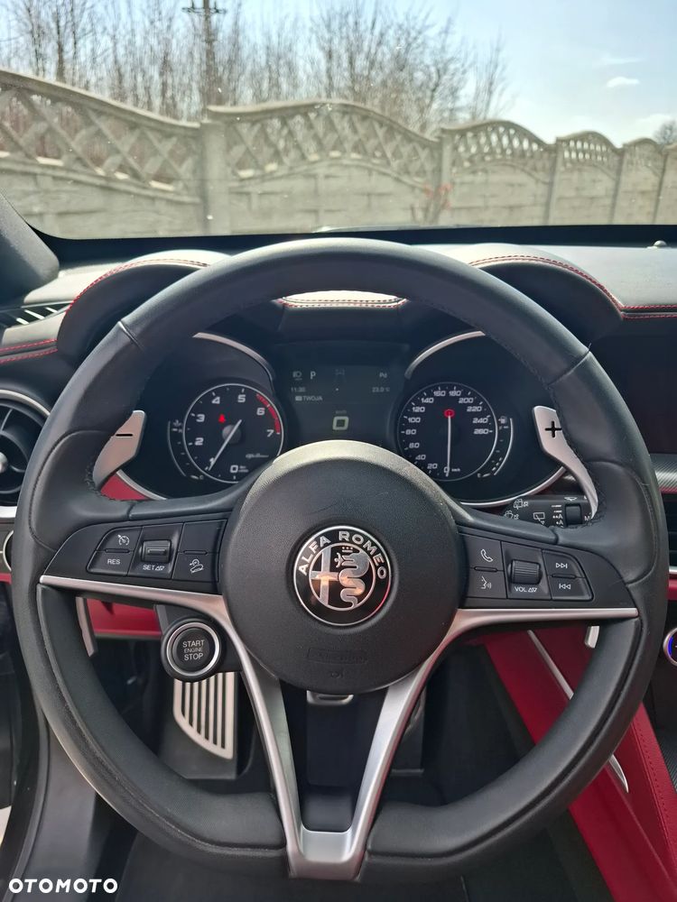 Alfa Romeo Stelvio - 12