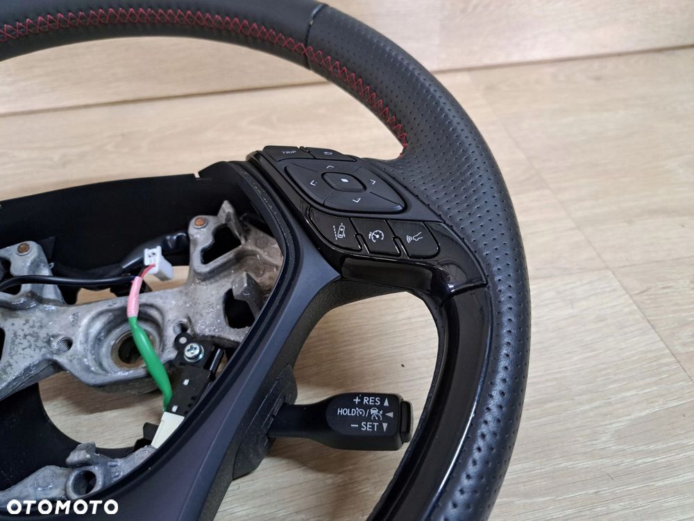 Toyota C-HR Lift kierownica skóra GR sport BDB czerwona nitka - 3