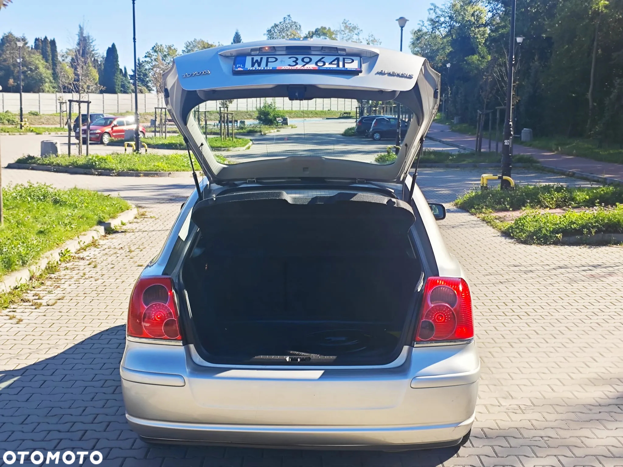 Toyota Avensis 1.8 VVT-i Terra Plus - 13