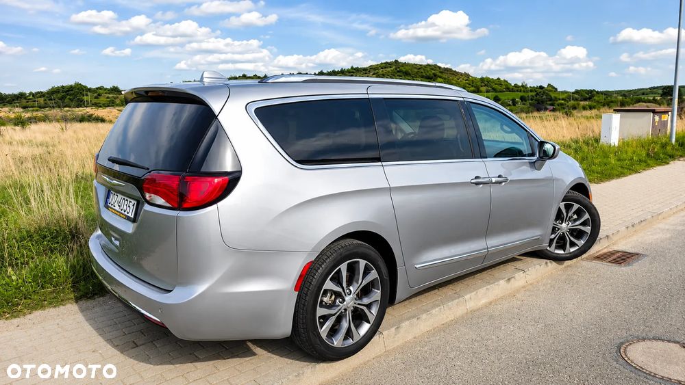 Chrysler Pacifica - 4