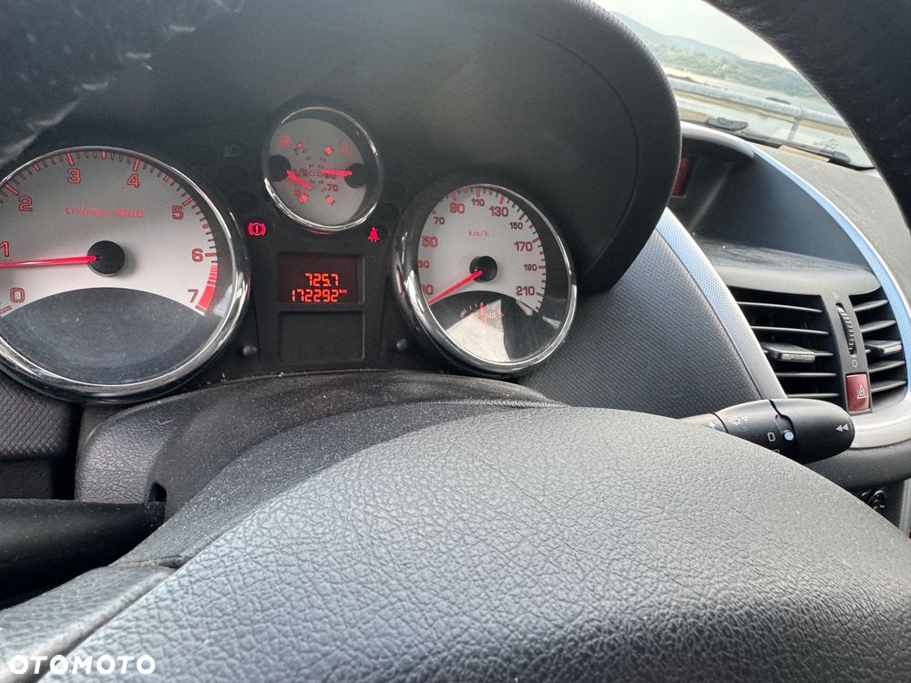 Peugeot 207 1.4 - 8