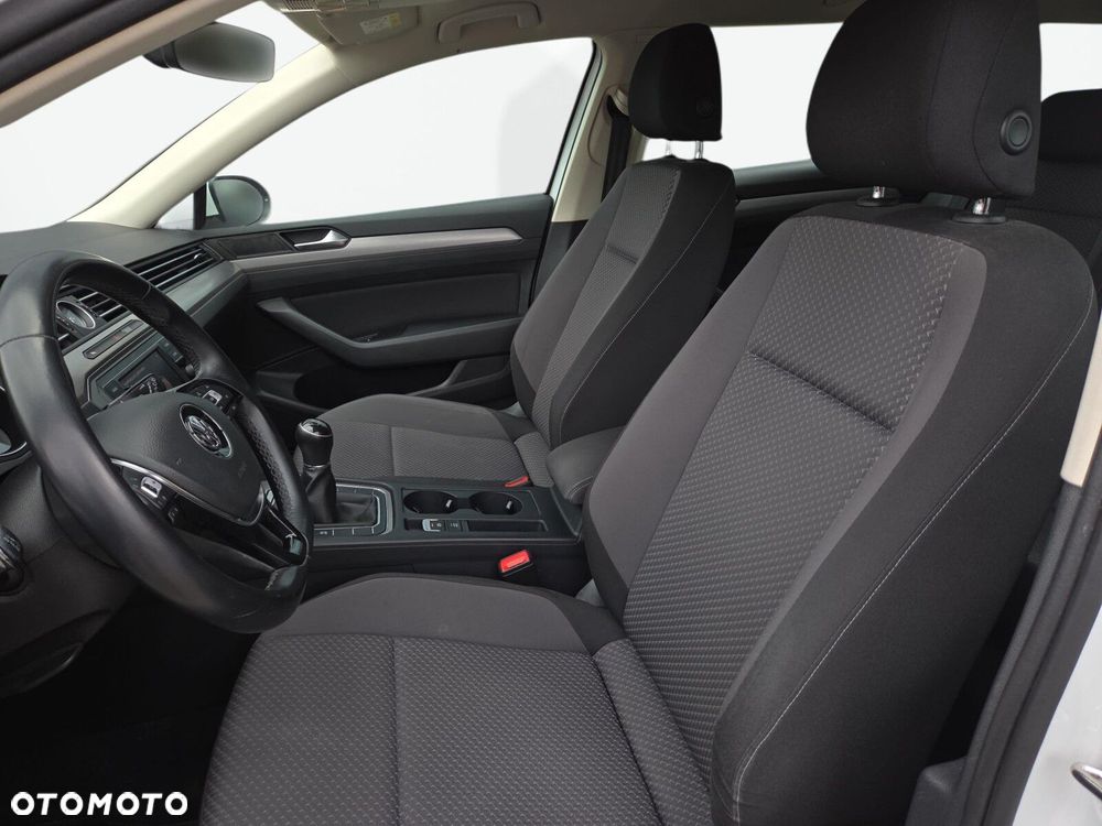 Volkswagen Passat Variant - 11