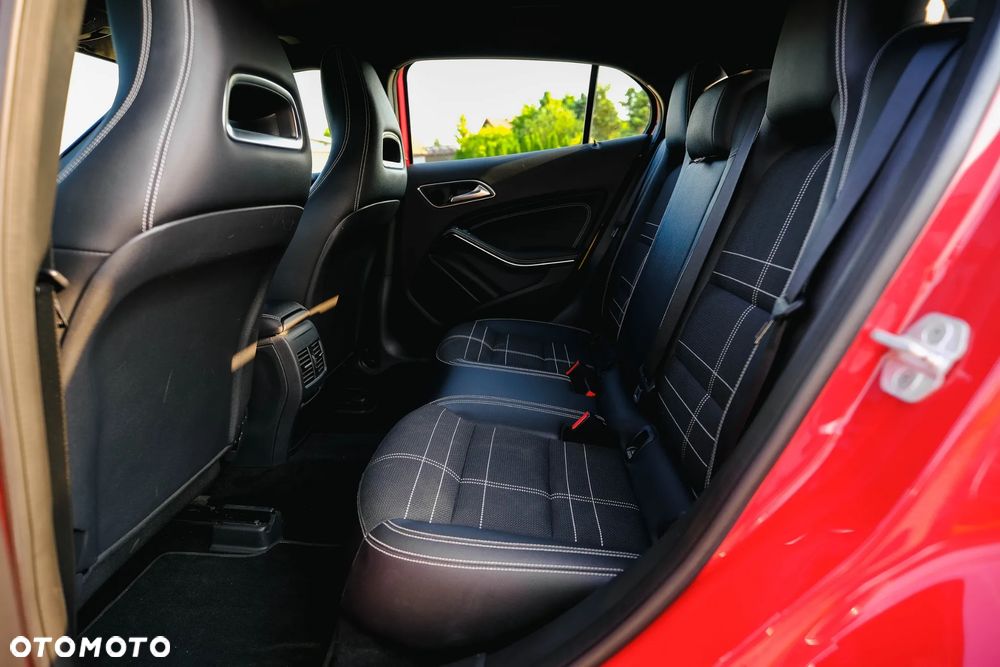 Mercedes-Benz GLA 200 7G-DCT Urban - 30