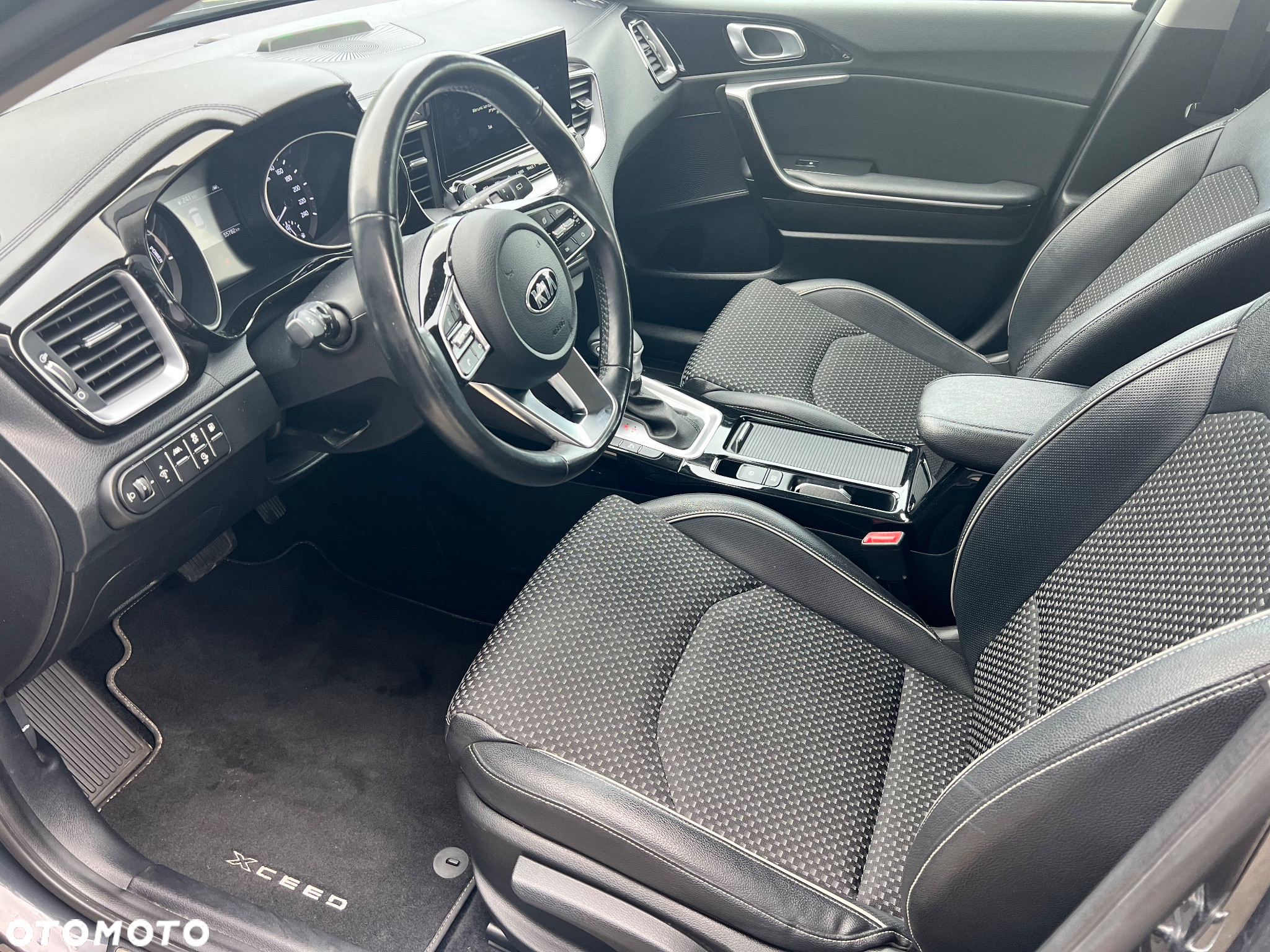 Kia XCeed - 16