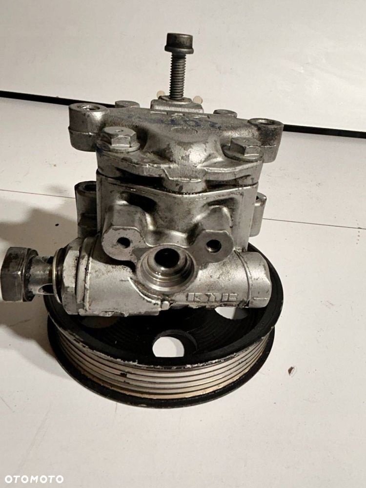 Pompa wspomagania KYB Benzyna Audi A4 S4 B7 8E 8E0 145 153 H - 5