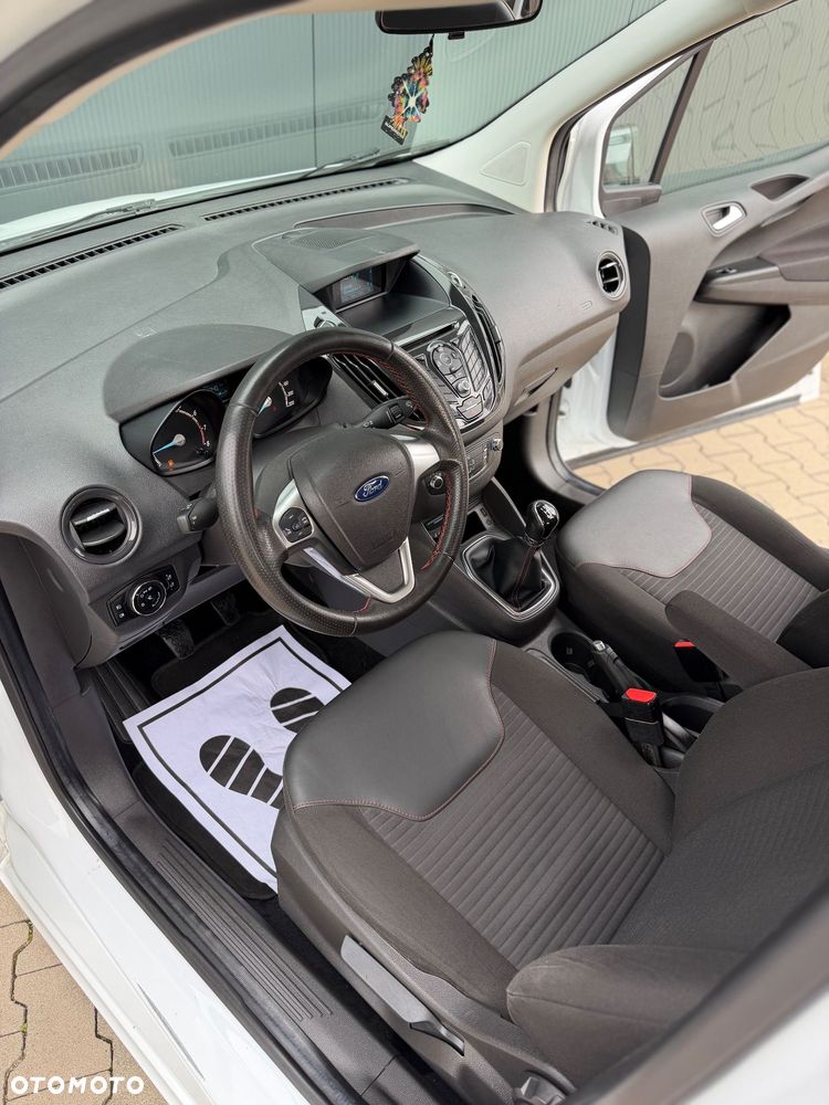 Ford Tourneo Courier 1.0 EcoBoost Titanium - 23