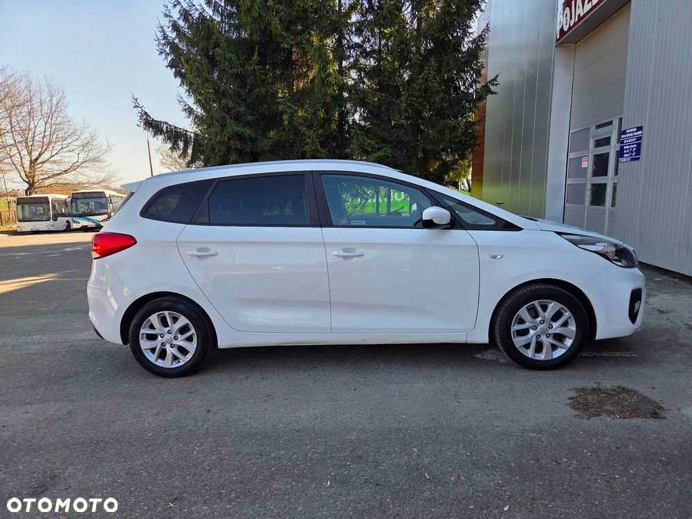 Kia Carens - 5