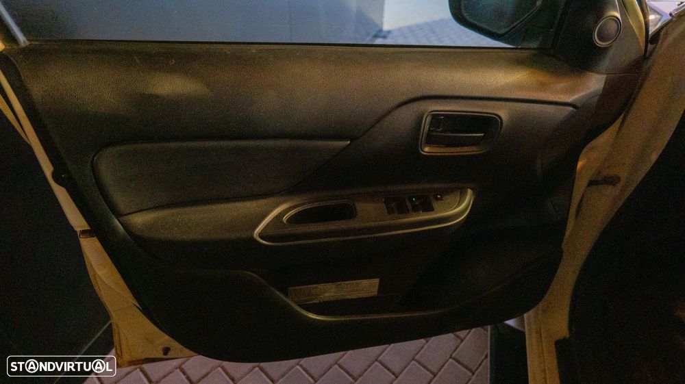 Mitsubishi L200 2.3 DI-D CD Invite 4WD - 9