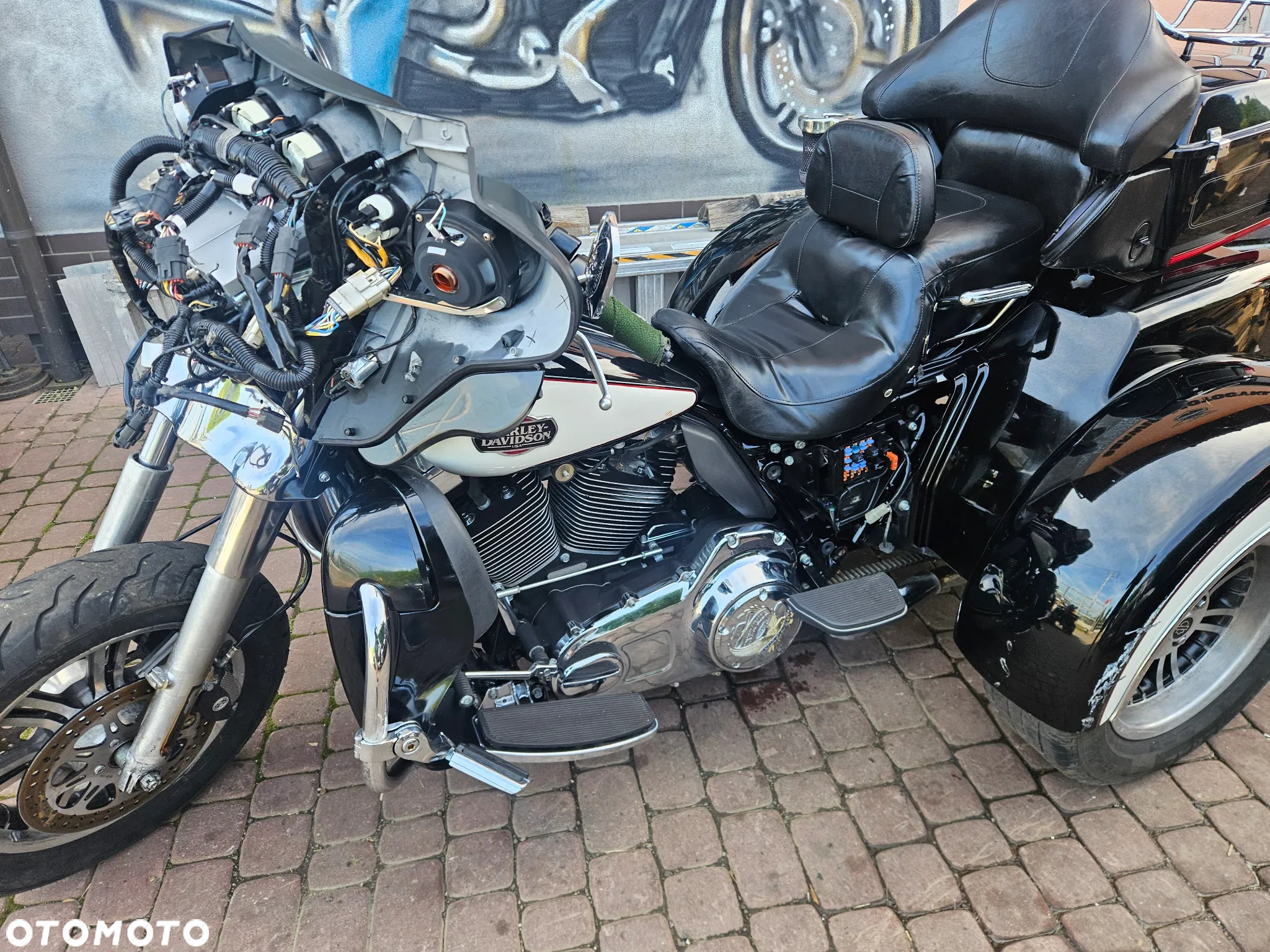 Harley-Davidson FLH Electra Glide - 9