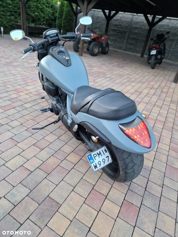 Suzuki Intruder - 2