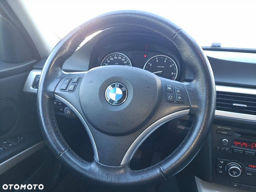 BMW Seria 3 318i Edition Exclusive - 11