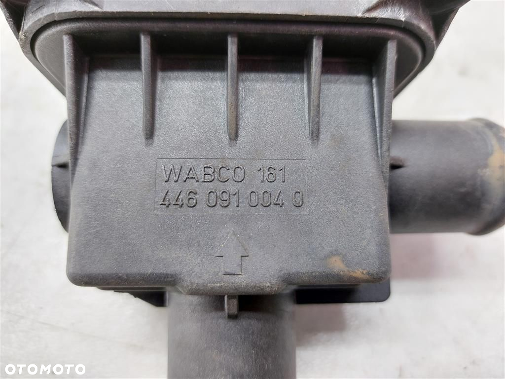 Zawór elektrozawór nagrzewnicy Solaris Urbino WABCO 4460910040 5 PINÓW - 8