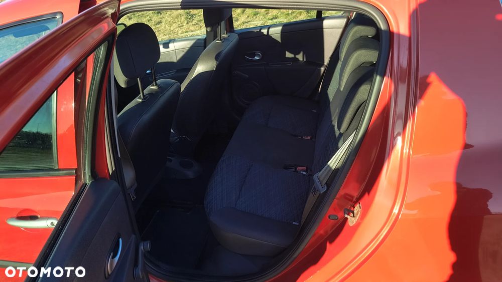 Renault Clio 1.2 16V Authentique - 13